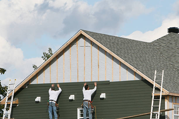 Professional Siding Installation technician working in Moreland, GA